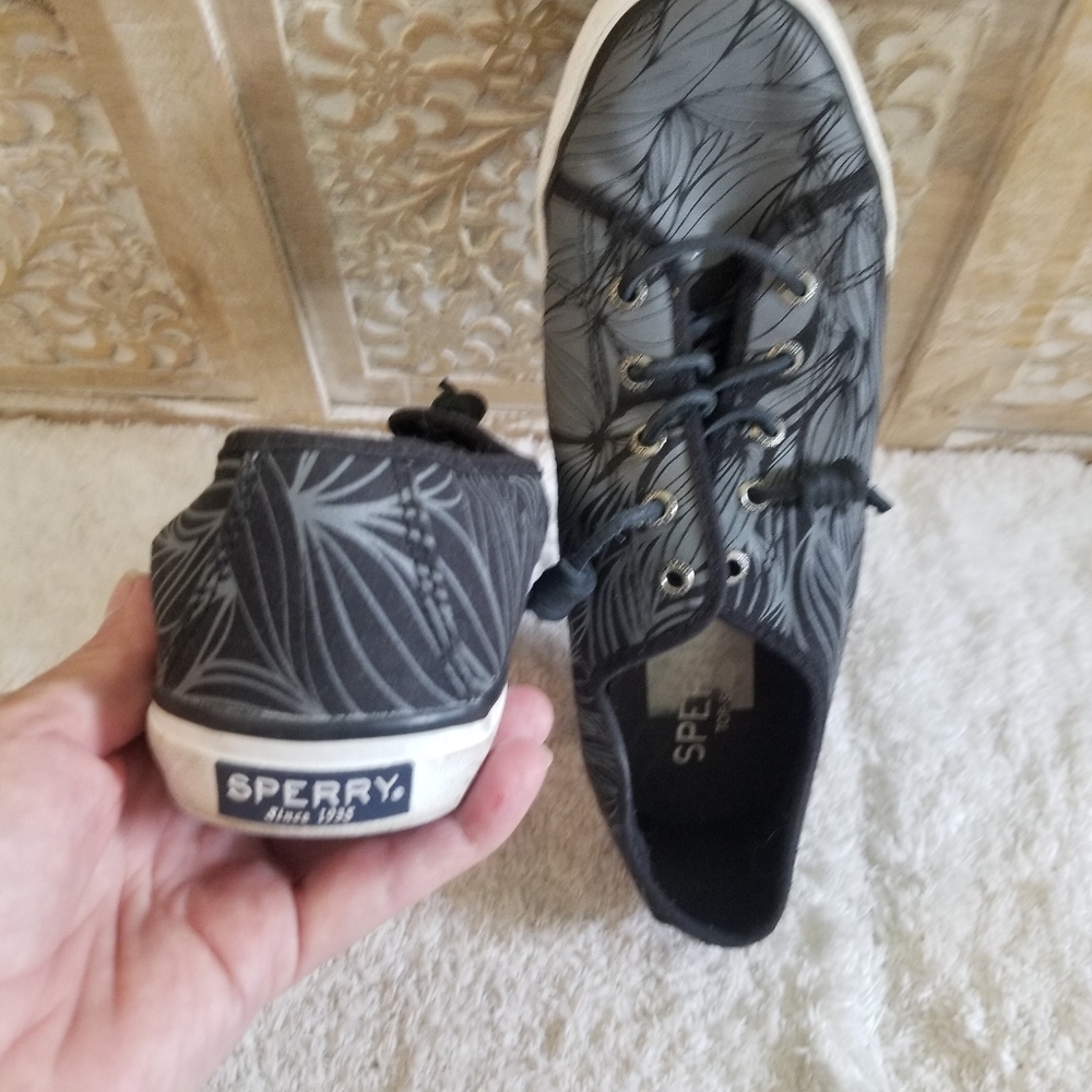Shoes - Picture 3 of 4